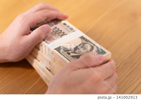 札束　お金 141002913