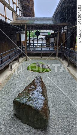 雨天の京都大徳寺黄梅院 雨天の京都大徳寺黄梅院 141004103