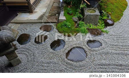雨天の京都大徳寺黄梅院 雨天の京都大徳寺黄梅院 141004106