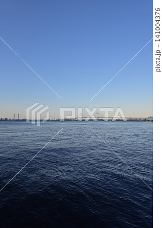 夕暮れの横浜港風景 夕暮れの横浜港風景 141004376