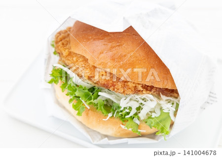 紙包みの美味しいカツバーガー 141004678
