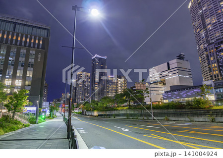 大阪夜景 中之島 大阪大学中之島センターと堂島の高層ビル 大阪府大阪市 大阪夜景 中之島 大阪大学中之島センターと堂島の高層ビル 大阪府大阪市 141004924