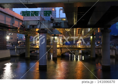 日暮れの日本橋(東京都千代田区日本橋) 日暮れの日本橋(東京都千代田区日本橋) 141006870