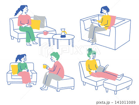 リビングでリラックスして過ごす男女セット_色 141011089