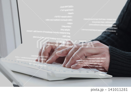 ソースコードをパソコンに打ち込むエンジニアやプログラマーの手元 ソースコードをパソコンに打ち込むエンジニアやプログラマーの手元 141011281