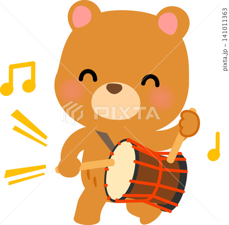和太鼓を鳴らしながら歩くクマのキャラクター 和太鼓を鳴らしながら歩くクマのキャラクター 141011363