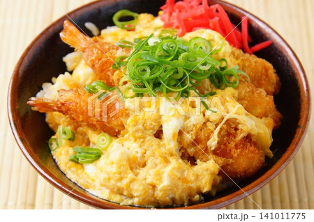 海老とじ丼 海老とじ丼 141011775