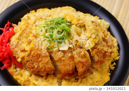 ロースかつ丼弁当 ロースかつ丼弁当 141012021