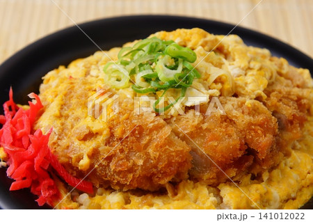 ロースかつ丼弁当 ロースかつ丼弁当 141012022