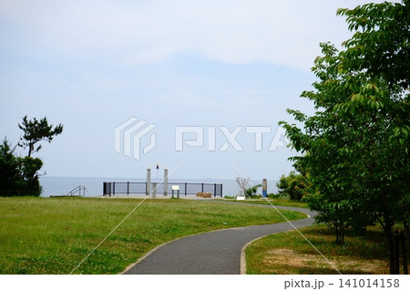 夏井ヶ浜ハマユウ公園から見下ろす響灘 夏井ヶ浜ハマユウ公園から見下ろす響灘 141014158