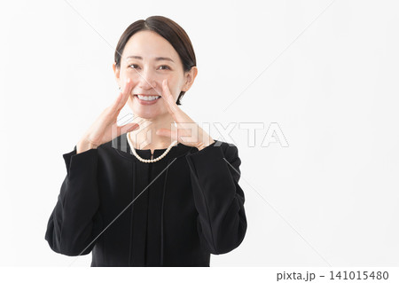 喪服を着た女性 葬儀イメージ 喪服を着た女性 葬儀イメージ 141015480