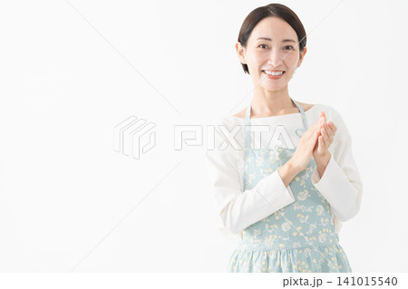 エプロンを着た女性　ライフスタイルイメージ 141015540
