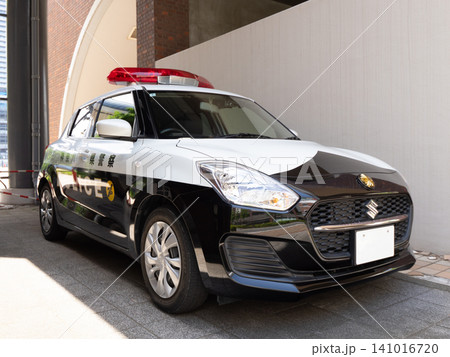 駐車中のパトカー 駐車中のパトカー 141016720