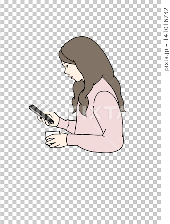 スマホを見ている女性 スマホを見ている女性 141016732