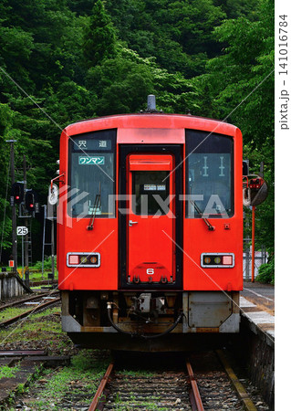 JR木次線 ローカル列車(備後落合駅) JR木次線 ローカル列車(備後落合駅) 141016784