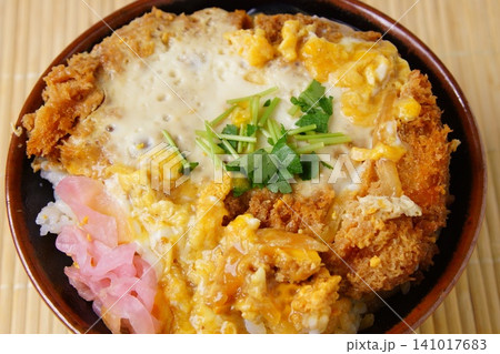 おいしいロースかつ丼 おいしいロースかつ丼 141017683