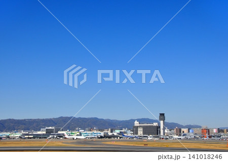 スカイパークから眺める伊丹空港全景 スカイパークから眺める伊丹空港全景 141018246