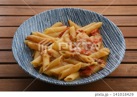 ペンネのトマトソースパスタ ペンネのトマトソースパスタ 141018429