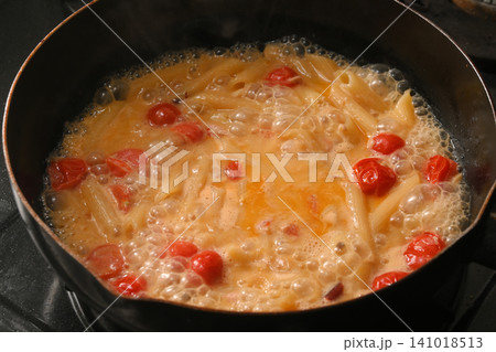 ペンネのトマトソースパスタ ペンネのトマトソースパスタ 141018513