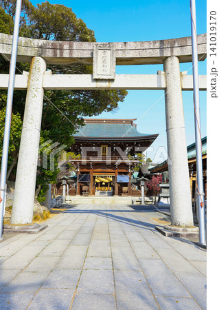 鳥居と楼門（縦） 141019170