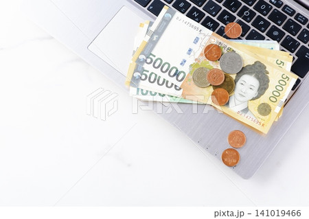 韓国ウォンKRW - 韓国の通貨、ウォンKRW(紙幣と硬貨) 韓国ウォンKRW - 韓国の通貨、ウォンKRW(紙幣と硬貨) 141019466