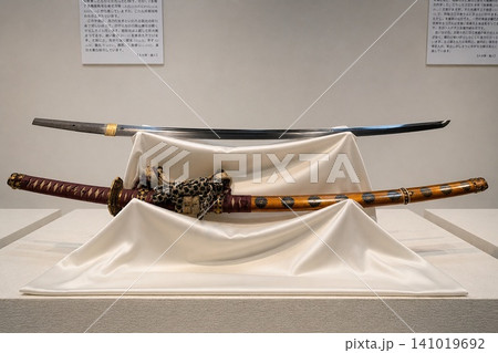 博物館に展示された日本刀 博物館に展示された日本刀 141019692