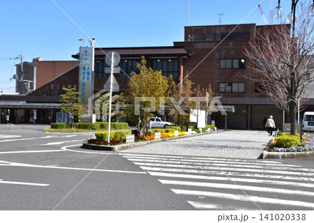 滋賀県 近江八幡駅北口 と周辺の街並み 滋賀県 近江八幡駅北口 と周辺の街並み 141020338