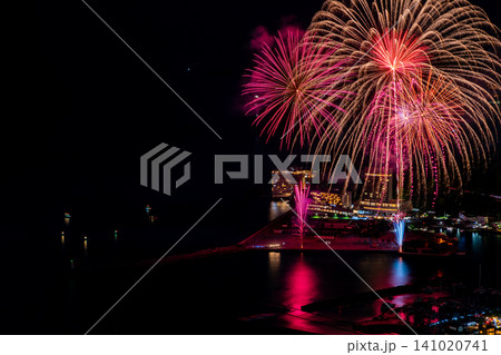【静岡県】熱海100万ドルの夜景と海上花火大会 【静岡県】熱海100万ドルの夜景と海上花火大会 141020741