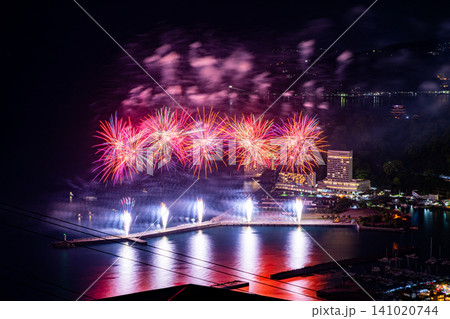 【静岡県】熱海100万ドルの夜景と海上花火大会 【静岡県】熱海100万ドルの夜景と海上花火大会 141020744