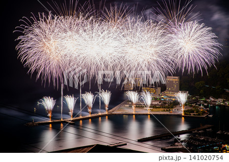 【静岡県】熱海100万ドルの夜景と海上花火大会 【静岡県】熱海100万ドルの夜景と海上花火大会 141020754