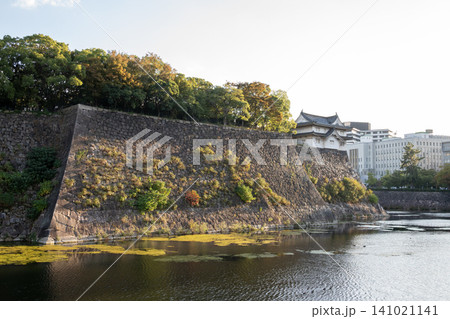 大阪城 西の丸石垣と現存乾櫓 大阪城 西の丸石垣と現存乾櫓 141021141