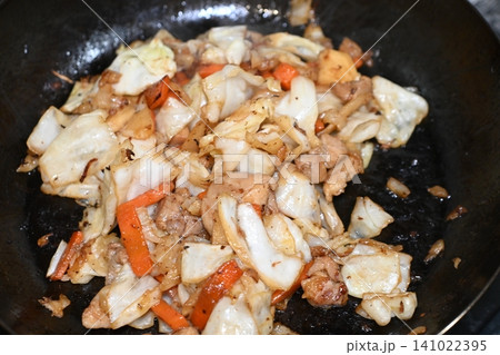 キャベツと人参と鶏肉の香ばしい野菜炒め キャベツと人参と鶏肉の香ばしい野菜炒め 141022395