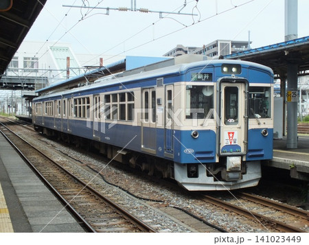 えちごトキめき鉄道ET127系V8編成(直江津駅にて撮影) えちごトキめき鉄道ET127系V8編成(直江津駅にて撮影) 141023449