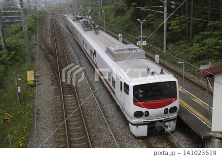 【ロゴ大きい運転手見当たらず等】JR江差線検測時　キヤE193系「East i-D」 141023619