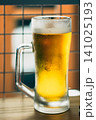 飲みかけのグラスビール	 141025193