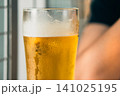 飲みかけのグラスビール	 141025195