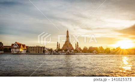Pagoda at Wat Arun, a royal temple at Chaopraya river in the evening. Pagoda at Wat Arun, a royal temple at Chaopraya river in the evening. 141025373