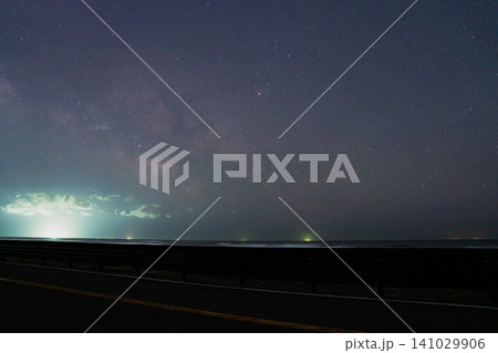 御前崎市の灯台周辺から見る星空(静岡県) 御前崎市の灯台周辺から見る星空(静岡県) 141029906