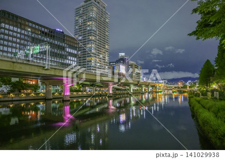 大阪夜景 中之島 堂島川沿いの阪神高速 大阪府大阪市 大阪夜景 中之島 堂島川沿いの阪神高速 大阪府大阪市 141029938