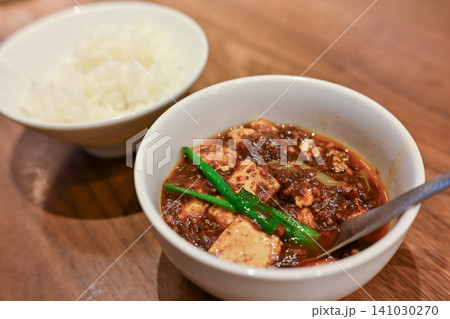本格四川風麻婆豆腐と白ご飯の定食 高級中華レストランの人気料理 本格四川風麻婆豆腐と白ご飯の定食 高級中華レストランの人気料理 141030270
