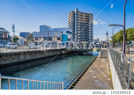 晴れた日のJR焼津駅周辺の風景(静岡県) 晴れた日のJR焼津駅周辺の風景(静岡県) 141030918
