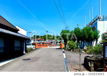 【香川】夏の東かがわ　御幸橋と誉田八幡神社大鳥居 141033843