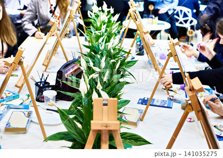 Artists paint pictures Artists paint pictures 141035275