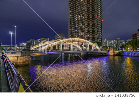大阪夜景 中之島 堂島大橋と堂島川 大阪府大阪市 大阪夜景 中之島 堂島大橋と堂島川 大阪府大阪市 141039750
