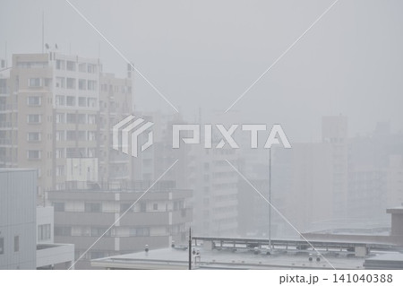 台風襲来に伴う豪雨 141040388