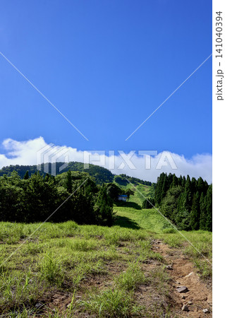 夏の登山シーズンを迎えた 日本二百名山 氷ノ山 の雄大な自然 夏の登山シーズンを迎えた 日本二百名山 氷ノ山 の雄大な自然 141040394