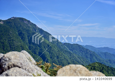 登山シーズンを迎えた鈴鹿のマッターホルン 鎌ヶ岳 登山シーズンを迎えた鈴鹿のマッターホルン 鎌ヶ岳 141040699