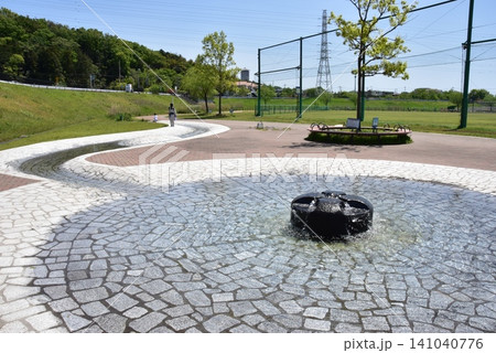 神奈川県横浜市 神奈川県立境川遊水地公園(俣野遊水地)の噴水広場と野球場 神奈川県横浜市 神奈川県立境川遊水地公園(俣野遊水地)の噴水広場と野球場 141040776