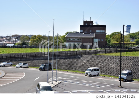 神奈川県横浜市 神奈川県立境川遊水地公園(俣野遊水地)駐車場と境川遊水地情報センター 神奈川県横浜市 神奈川県立境川遊水地公園(俣野遊水地)駐車場と境川遊水地情報センター 141041528