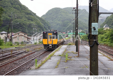 ◇温泉津(ゆのつ)まち歩き【JR温泉津駅・特急列車スーパーおき】/ 島根県大田市 ◇温泉津(ゆのつ)まち歩き【JR温泉津駅・特急列車スーパーおき】/ 島根県大田市 141043831